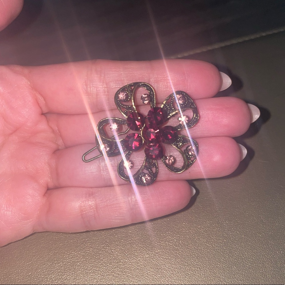 Cloth/hair accessories - Picture 1 of 1